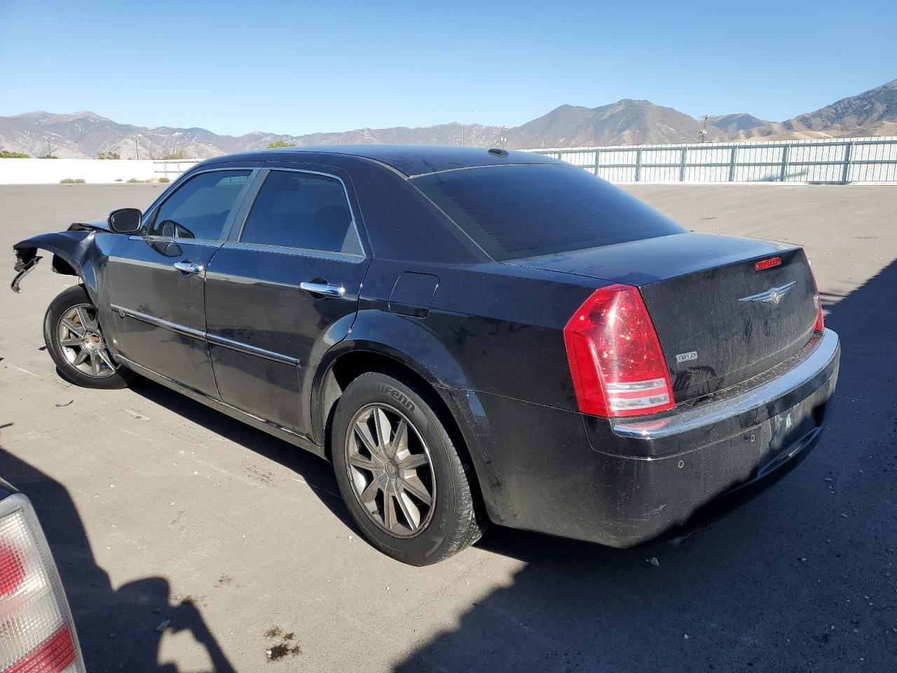 2010 Chrysler 300C - Image 2