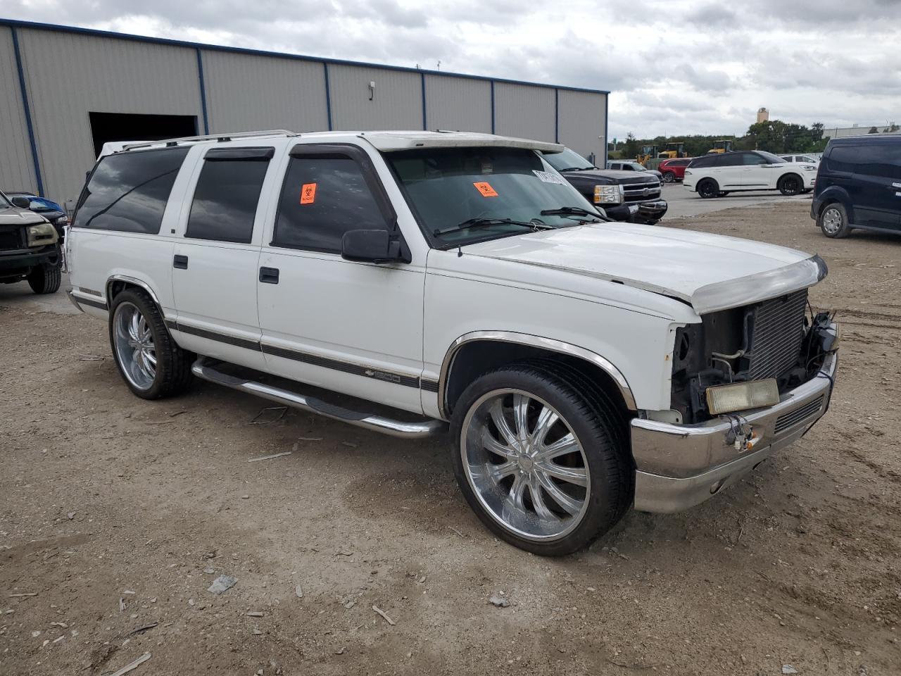1996 Chevrolet Suburban C1500 - Фото 4