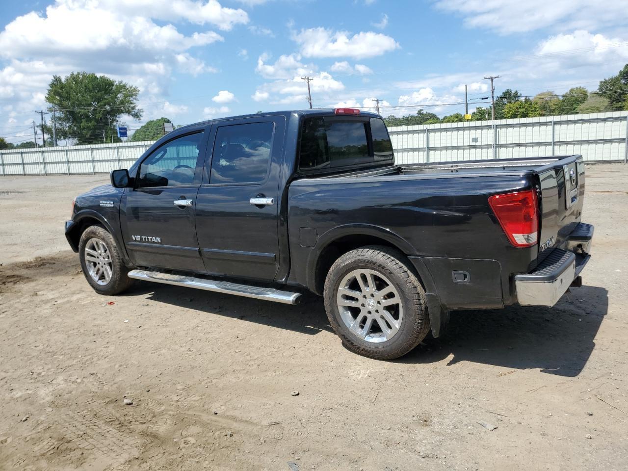 2011 Nissan Titan S - Фото 2