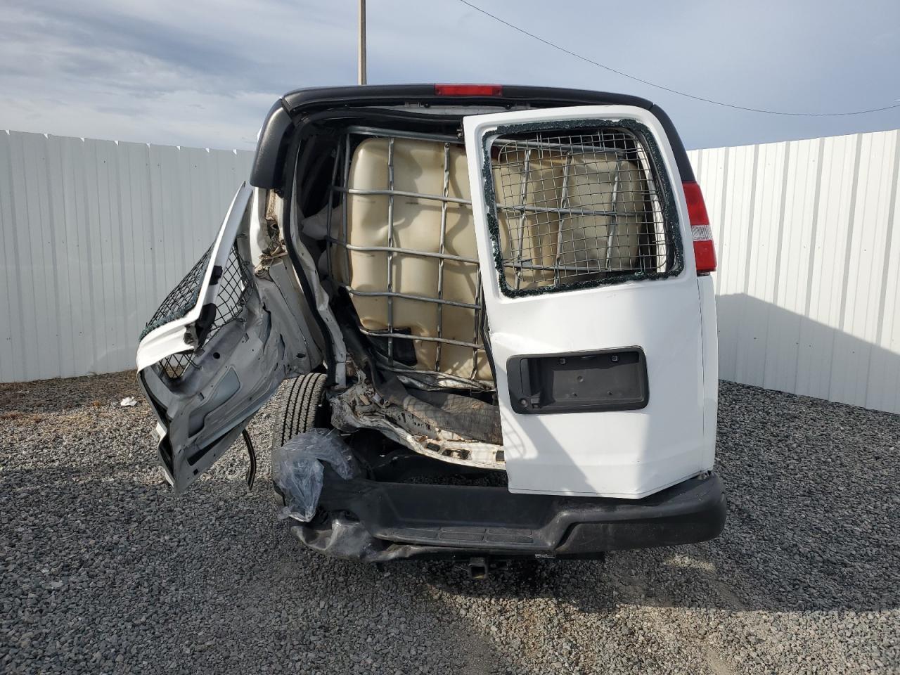 2018 Chevrolet Express G2500 - Фото 6
