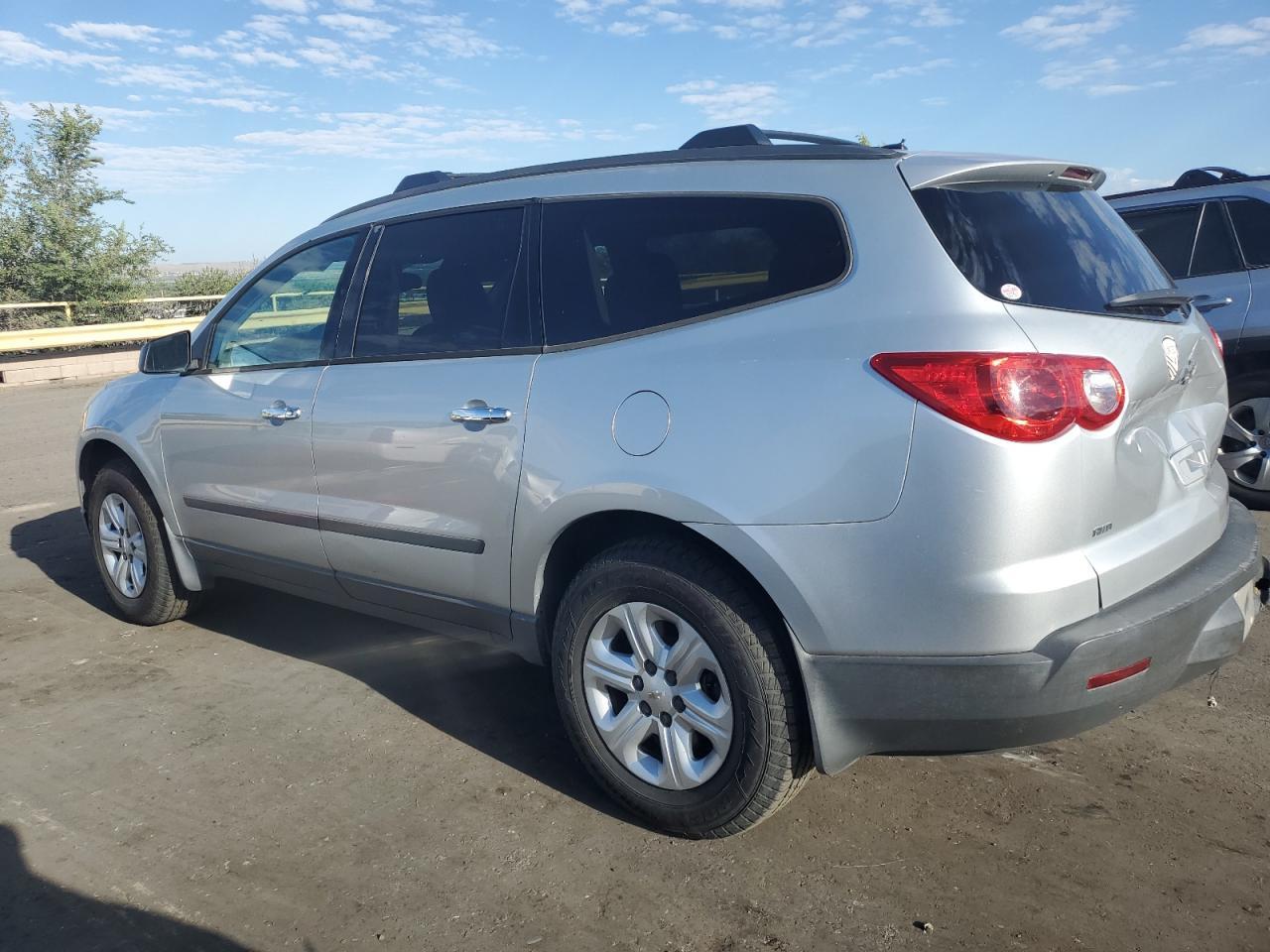 2011 Chevrolet Traverse Ls - Image 2