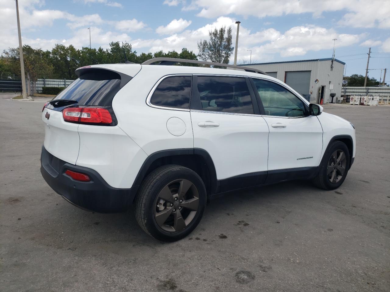 2017 Jeep Cherokee Latitude - Image 3