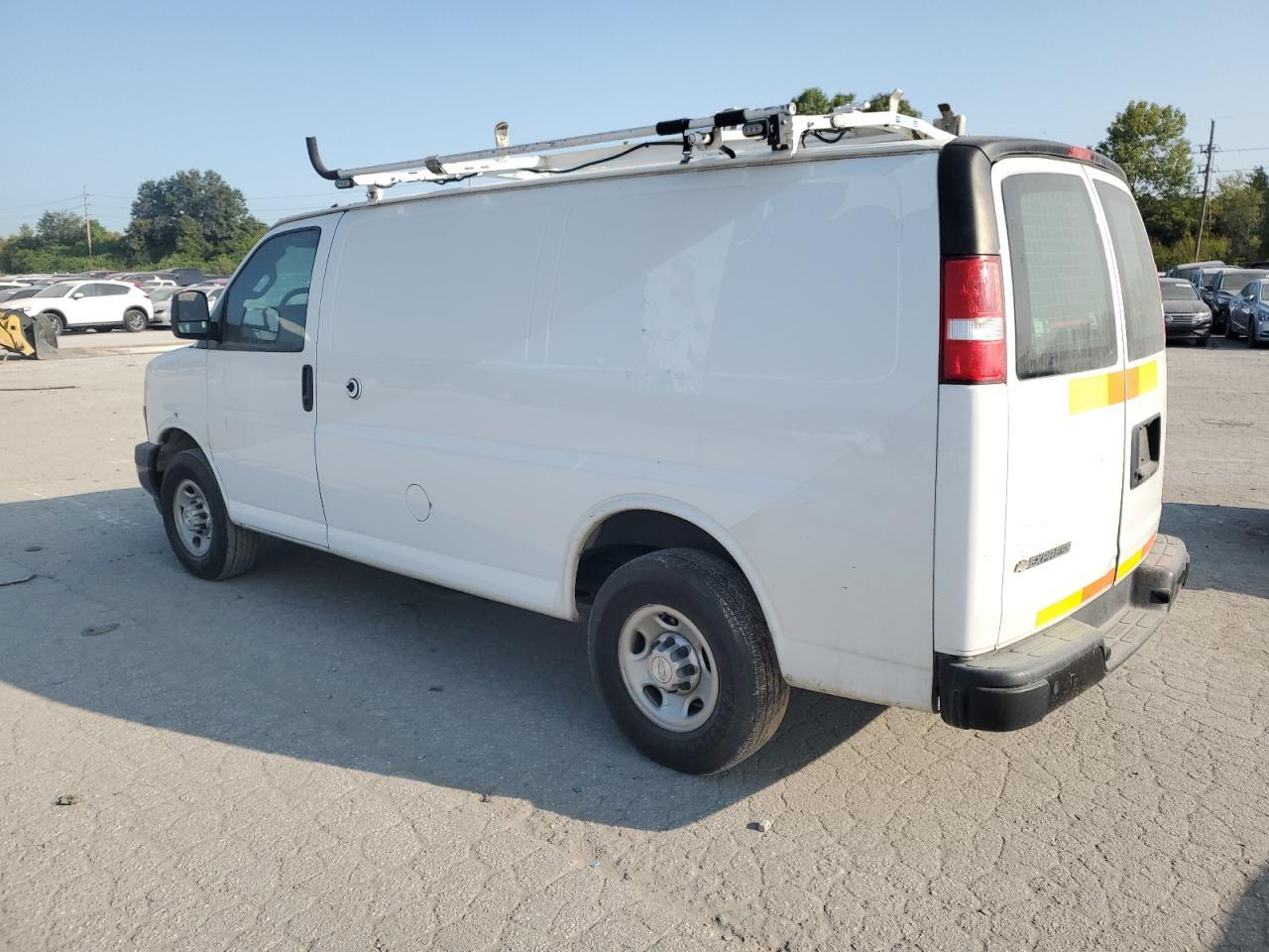 2018 Chevrolet Express G2500 - Фото 2