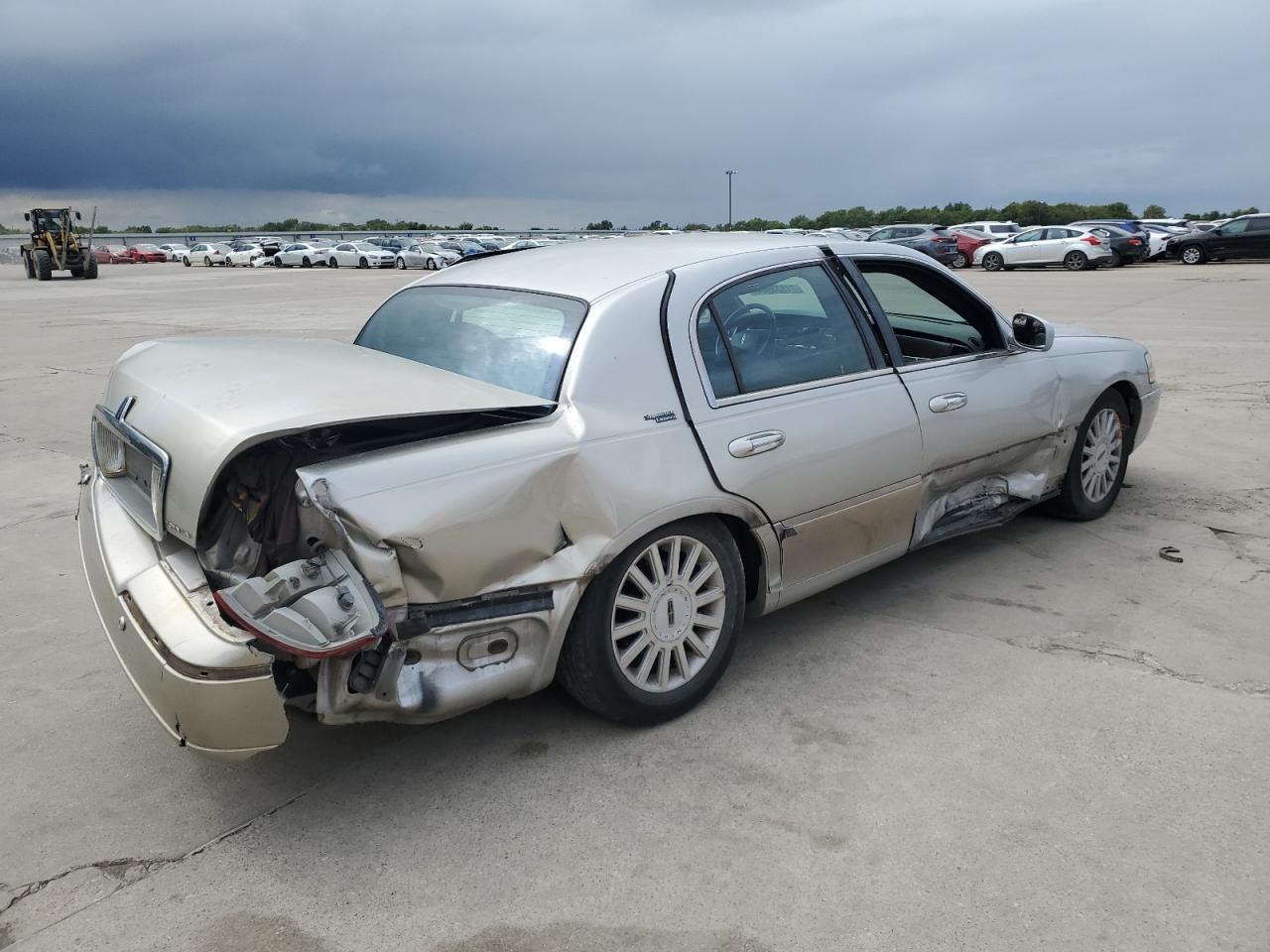 2005 Lincoln Town Car Signature Limited - Фото 3