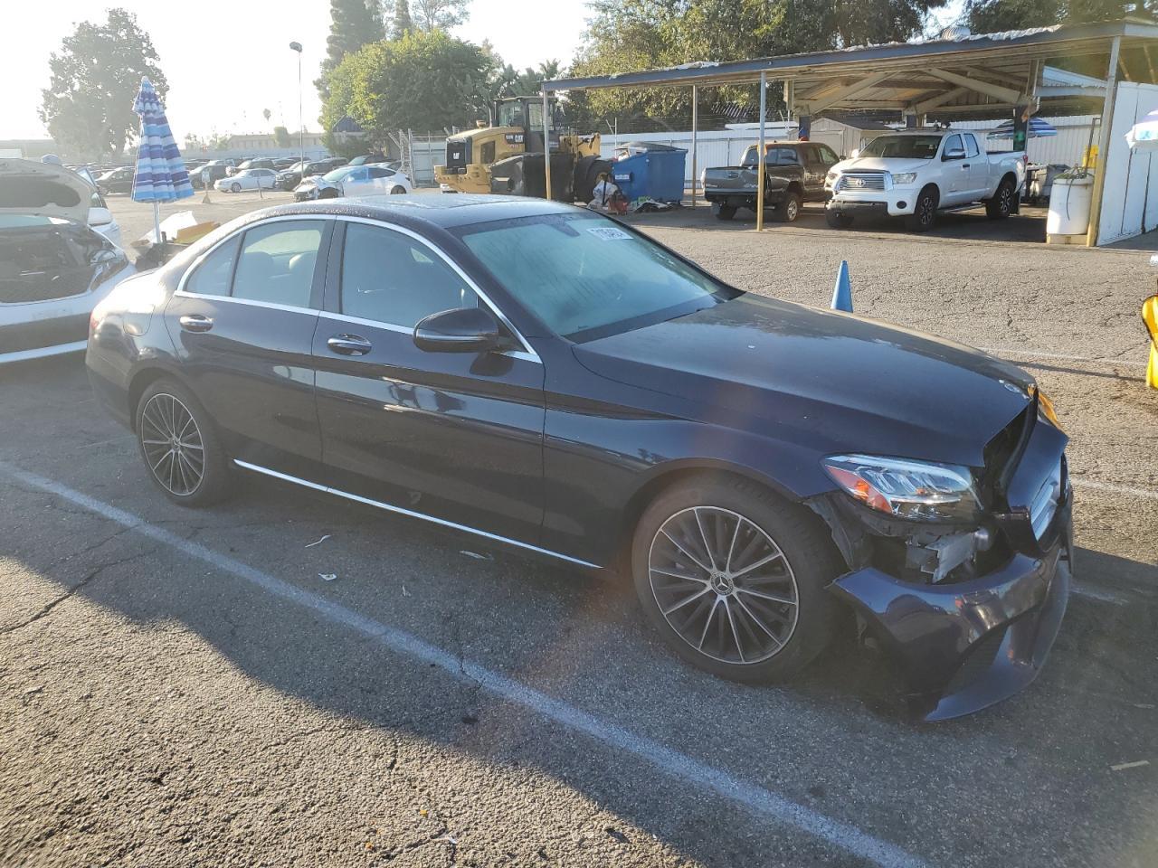 2020 Mercedes-Benz C 300 - Фото 4