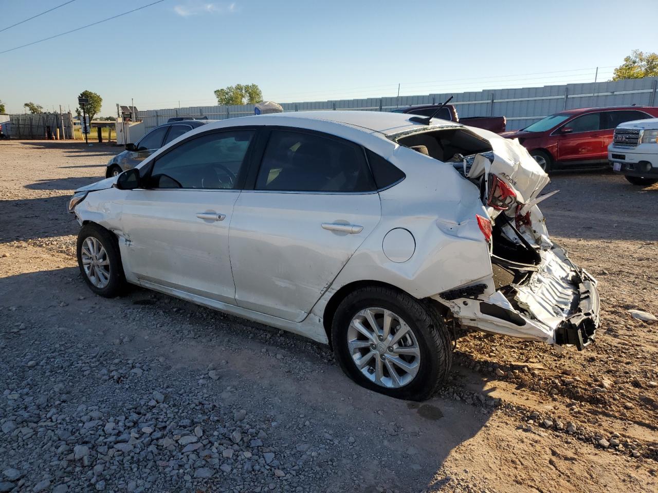 2022 Hyundai Accent Se - Фото 2