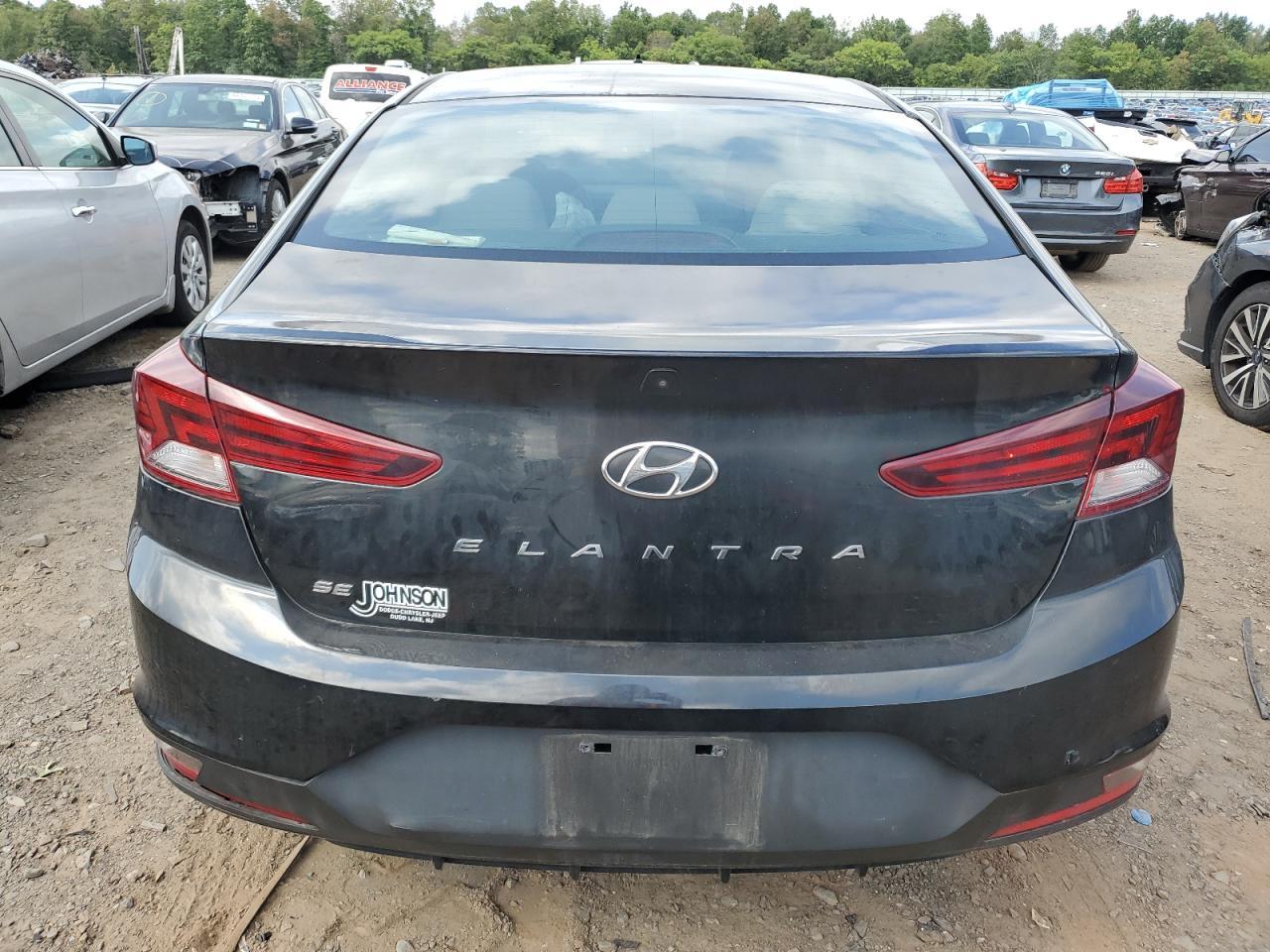 2020 Hyundai Elantra Se - Image 6