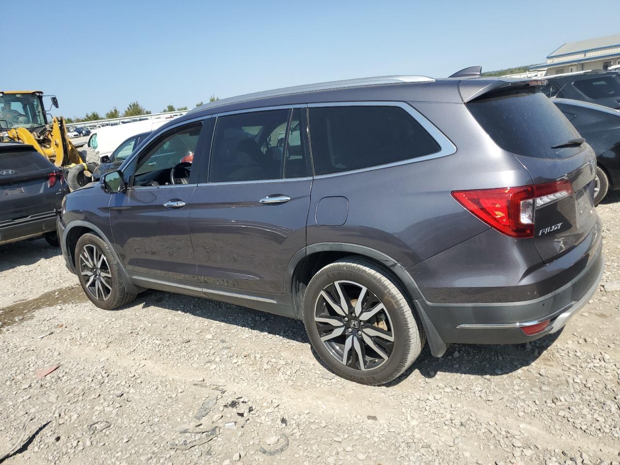 2019 Honda Pilot Touring - Image 2