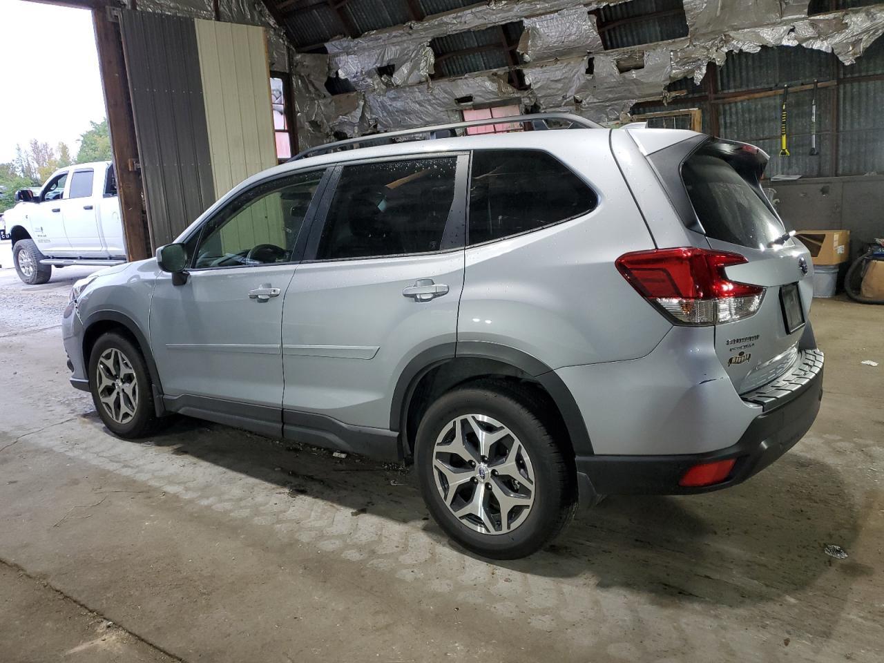 2023 Subaru Forester Premium - Фото 2