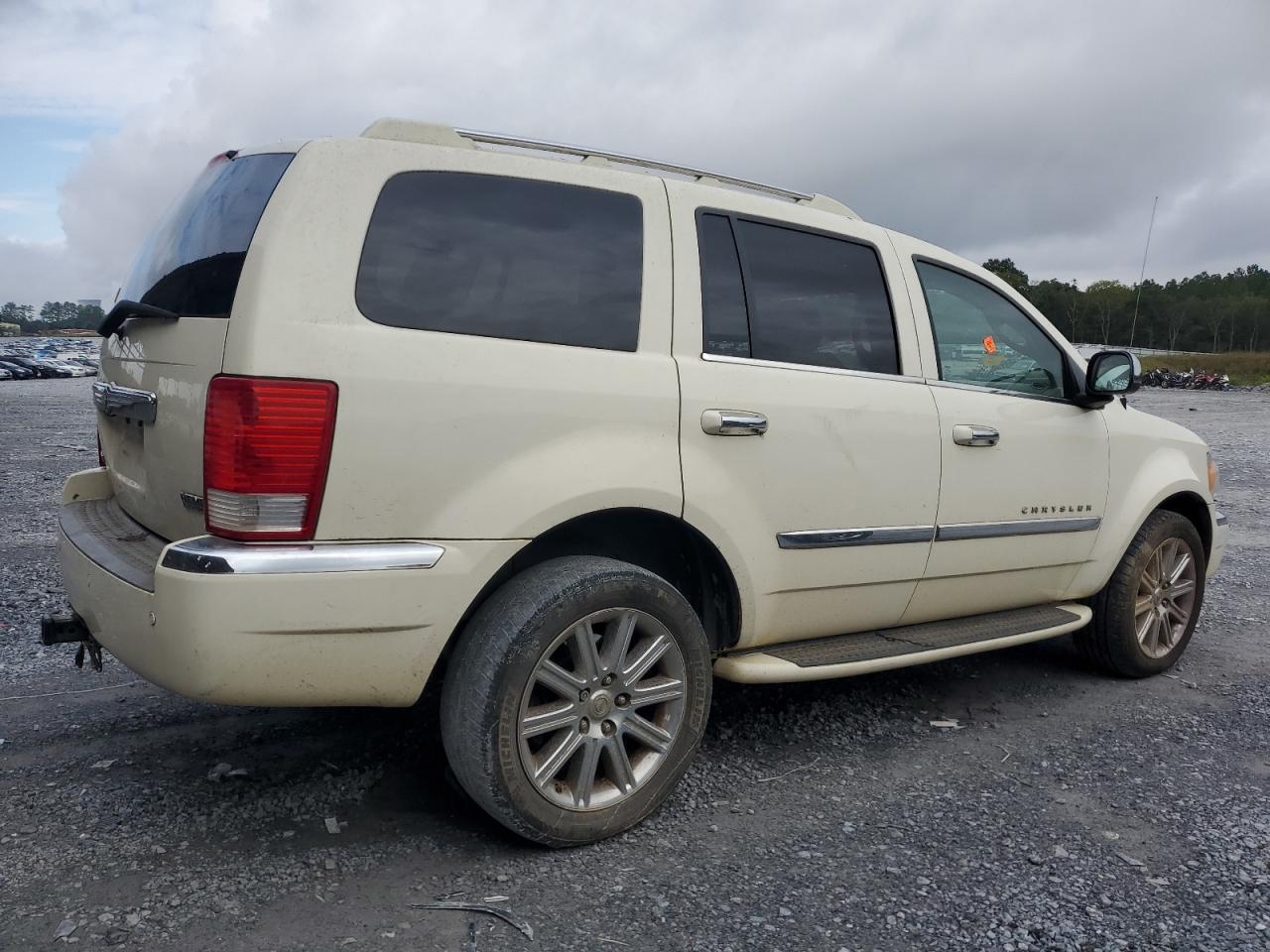 2008 Chrysler Aspen Limited - Image 3