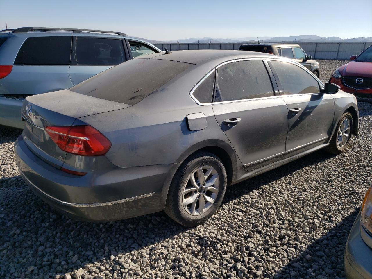 2016 Volkswagen Passat S - Фото 3