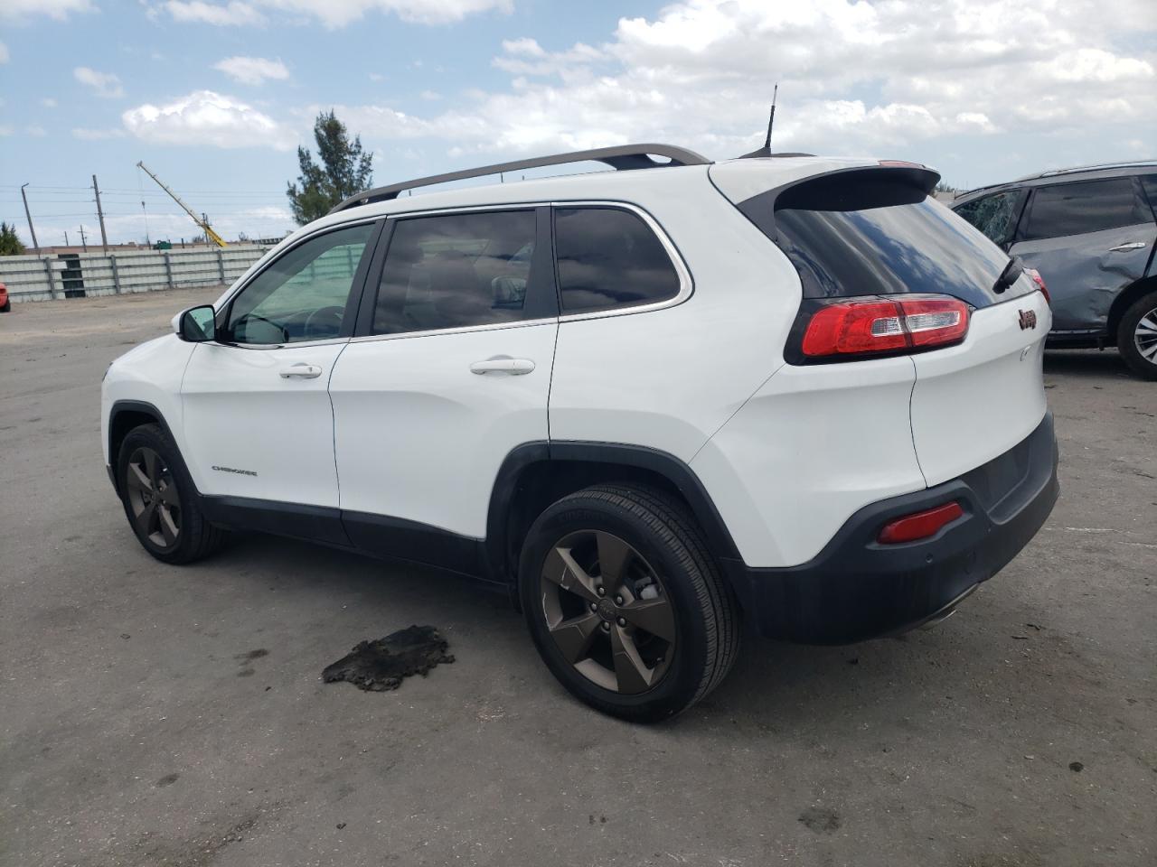 2017 Jeep Cherokee Latitude - Image 2