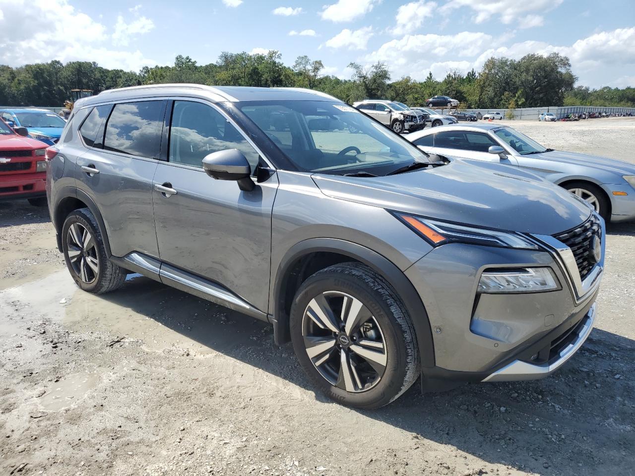 2022 Nissan Rogue Platinum - Image 4