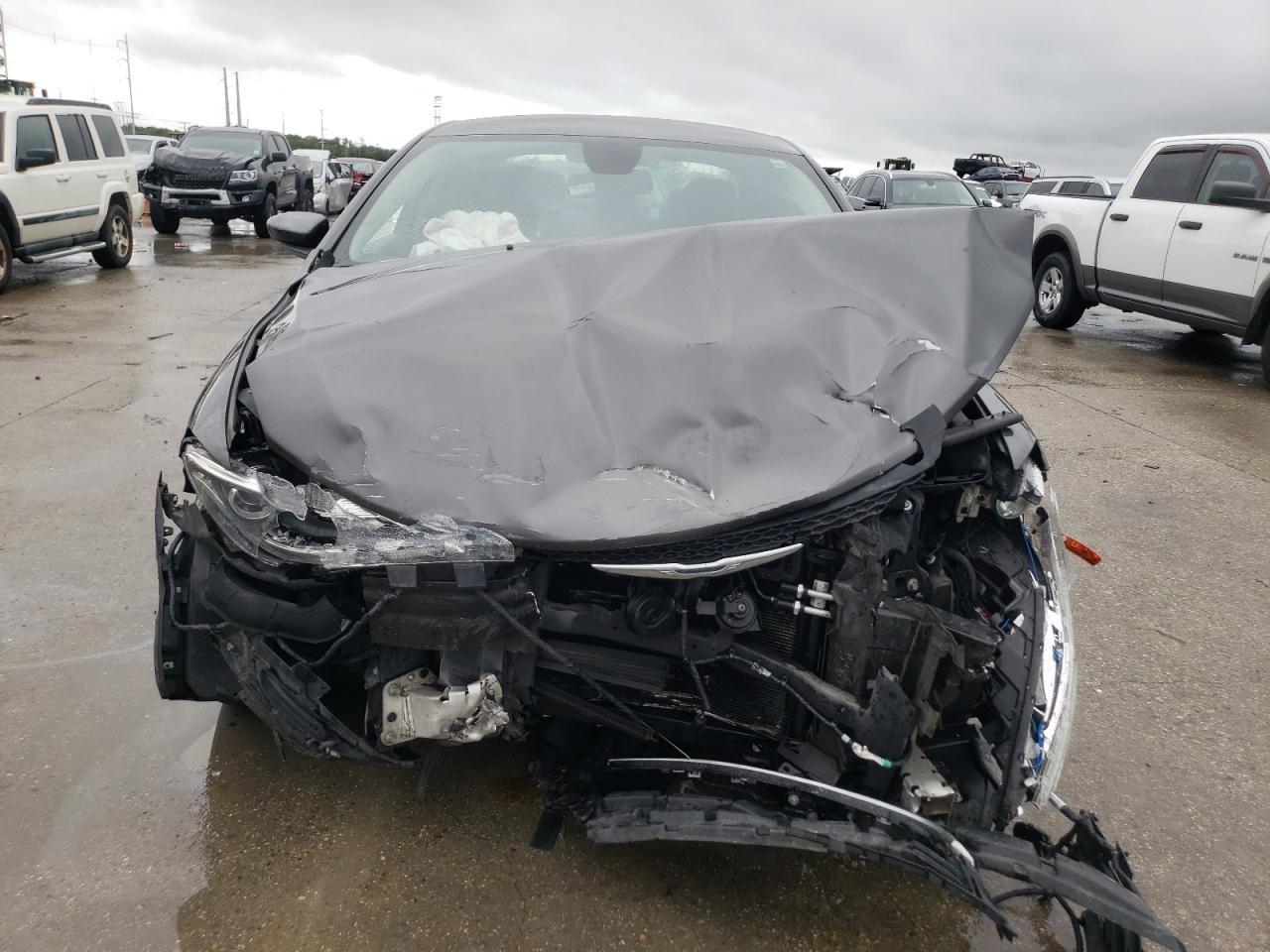 2016 Chrysler 200 Limited - Image 5