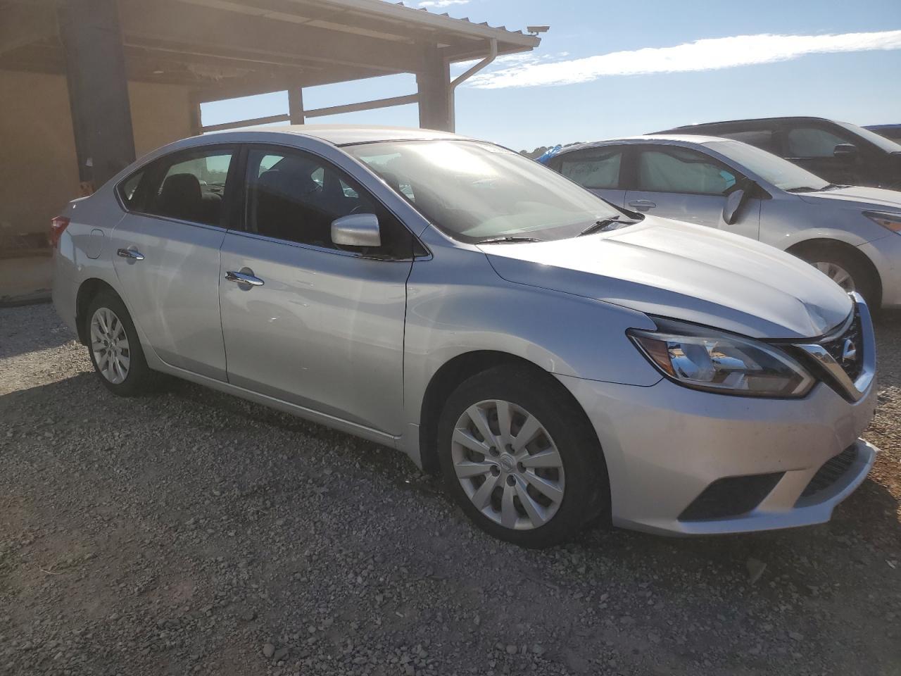 2017 Nissan Sentra S - Фото 4