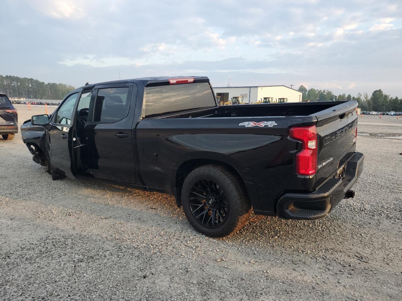2021 Chevrolet Silverado K1500 Rst - Фото 2