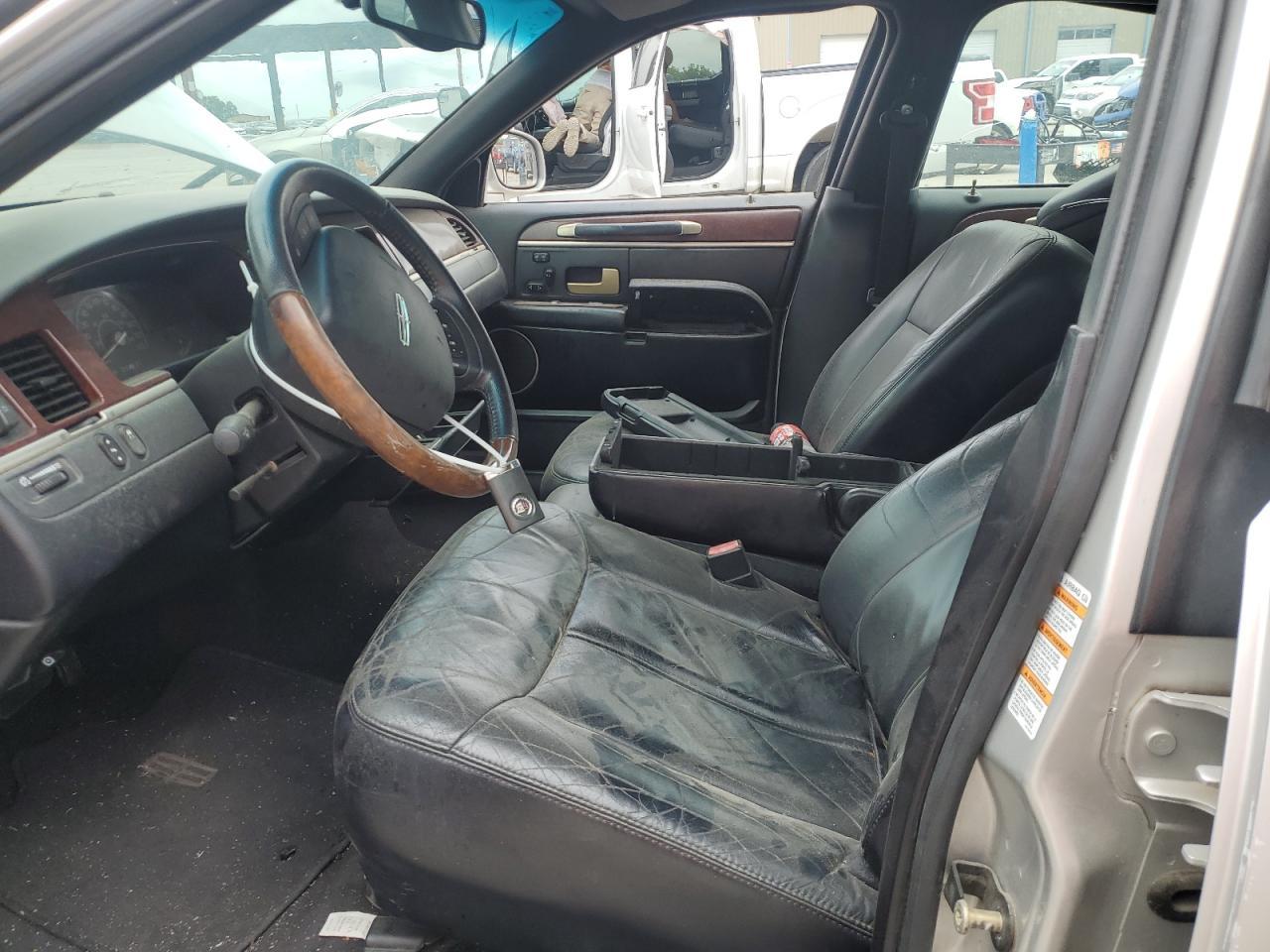 2005 Lincoln Town Car Signature Limited - Фото 7