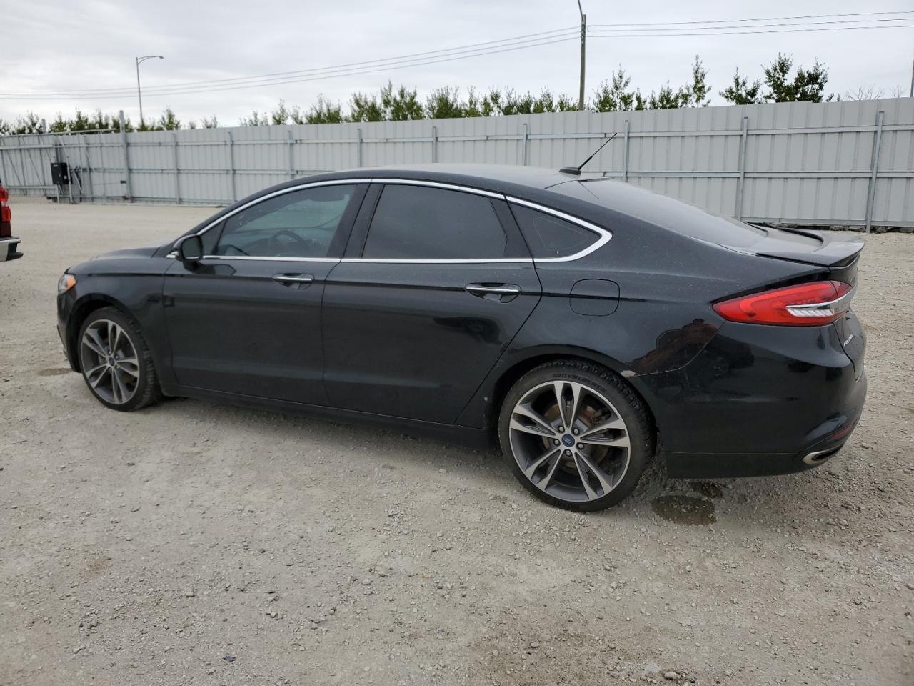 2018 Ford Fusion Titanium/Platinum - Image 2