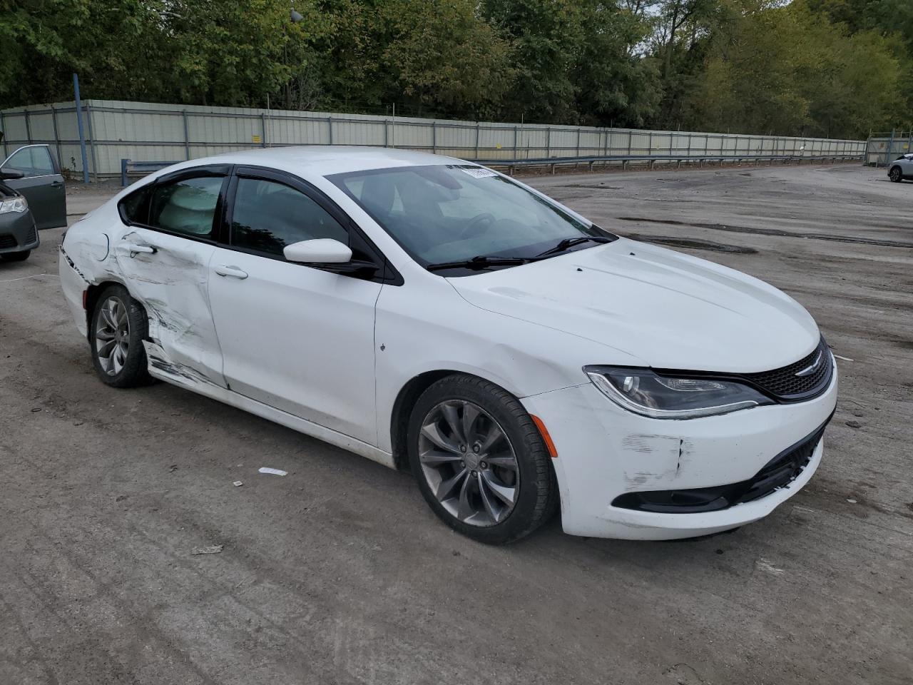 2015 Chrysler 200 S - Фото 4