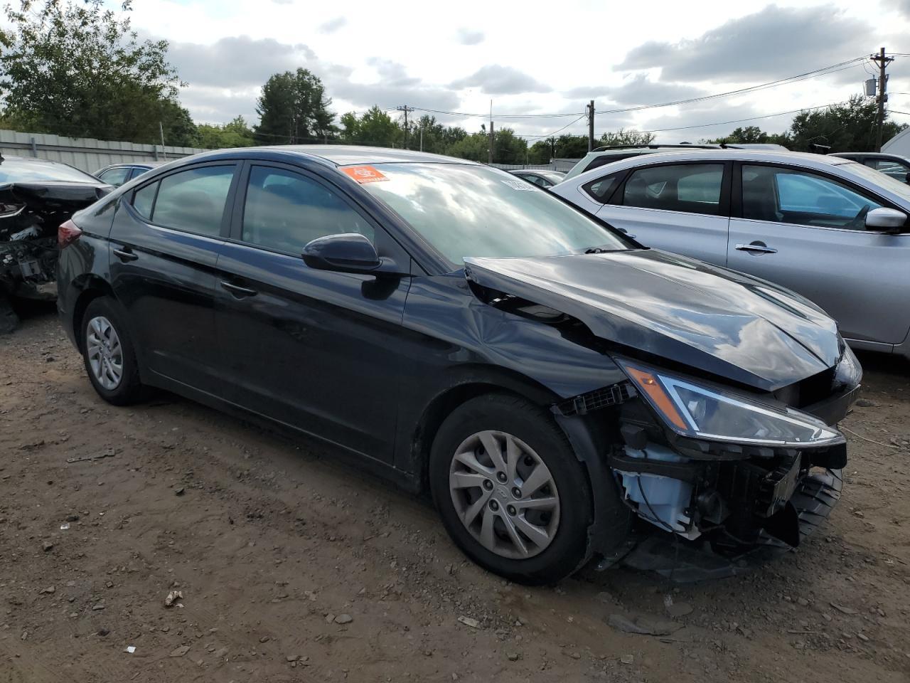 2020 Hyundai Elantra Se - Image 4