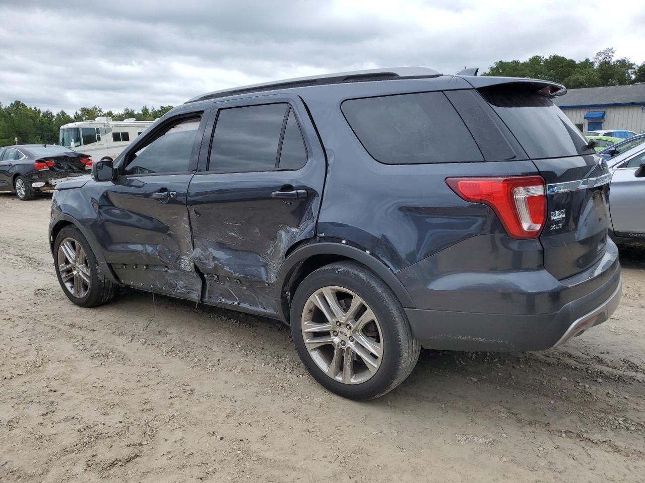 2017 Ford Explorer Xlt - Фото 2
