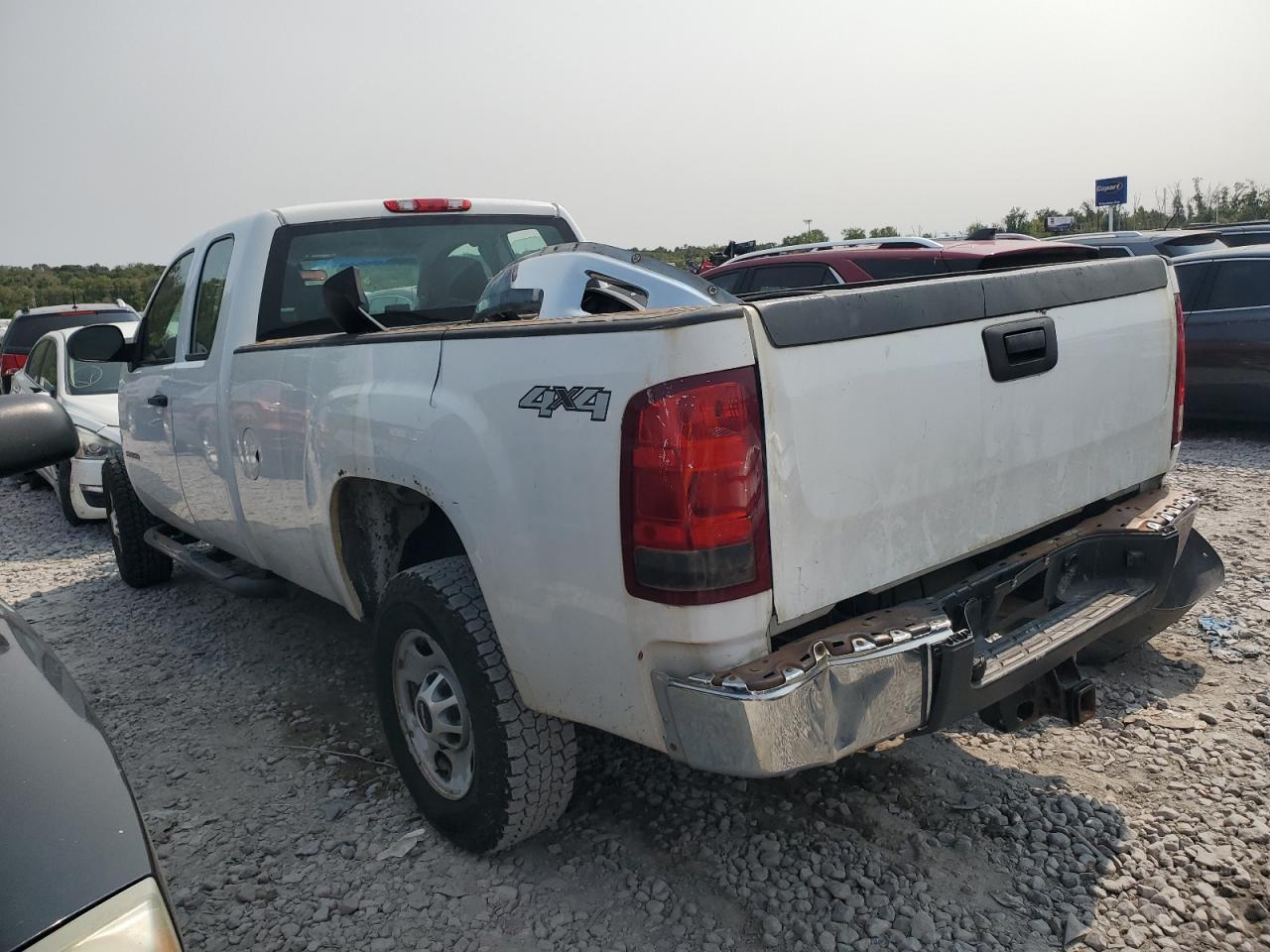 2011 GMC Sierra K2500 Heavy Duty - Image 2