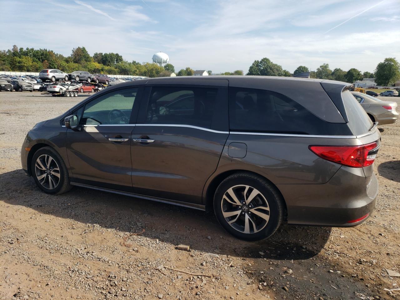 2021 Honda Odyssey Touring - Фото 2
