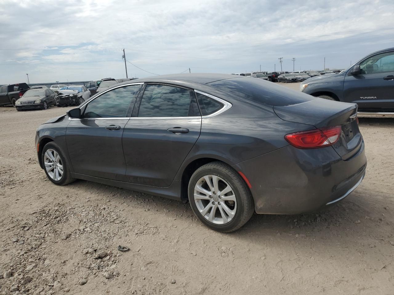 2016 Chrysler 200 Limited - Фото 2