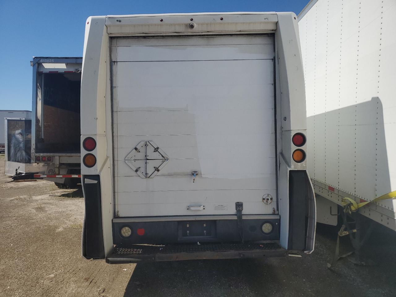 2013 Isuzu Npr - Image 6