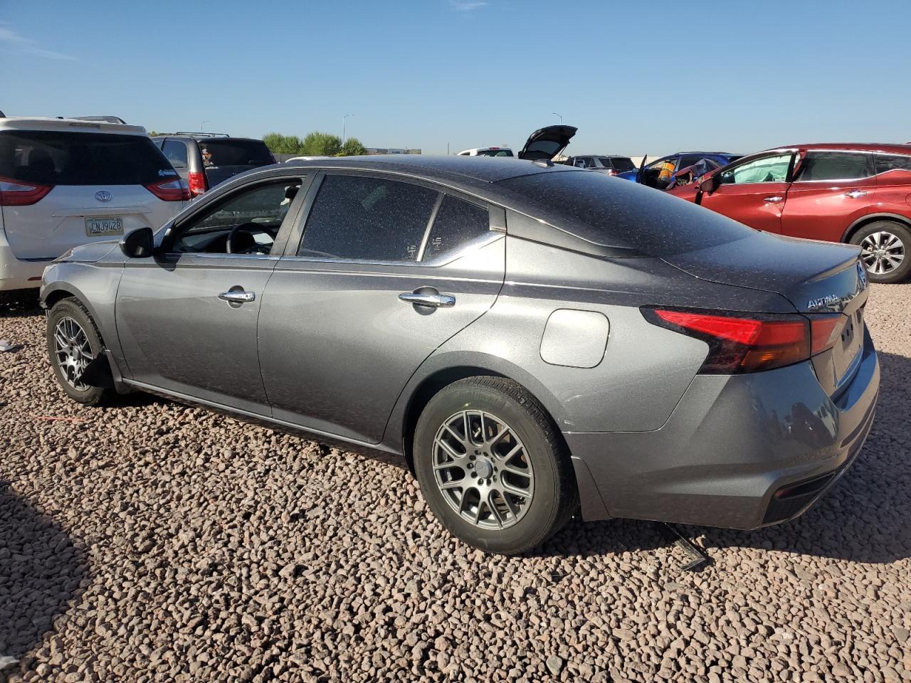 2019 Nissan Altima S - Фото 2