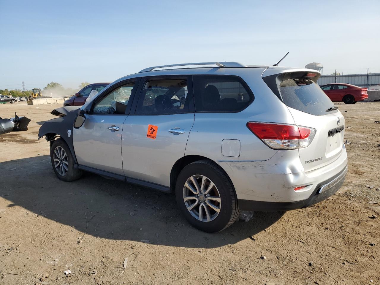 2016 Nissan Pathfinder S - Фото 2