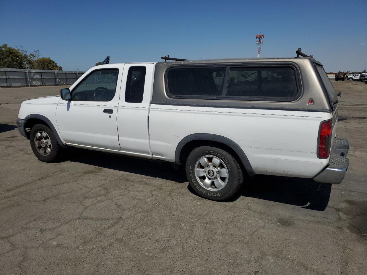 2000 Nissan Frontier King Cab Xe - Image 2