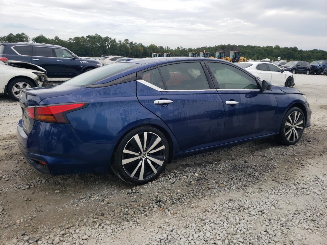 2020 Nissan Altima Platinum - Image 3