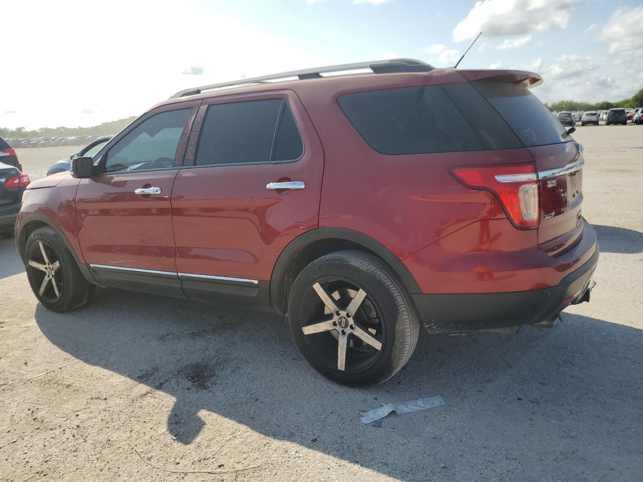 2015 Ford Explorer Xlt - Фото 2