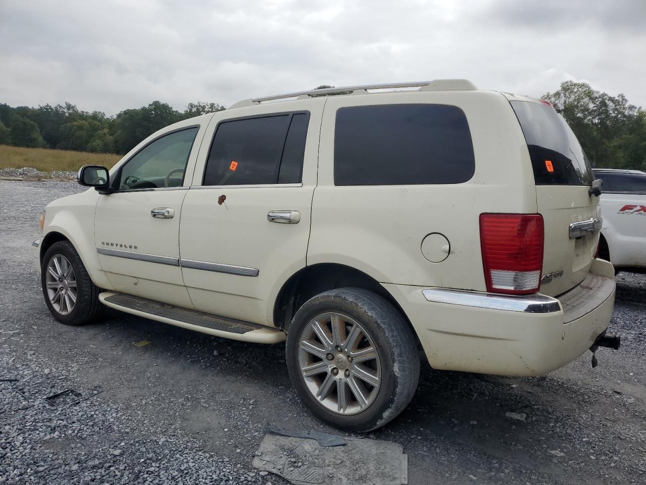 2008 Chrysler Aspen Limited - Image 2
