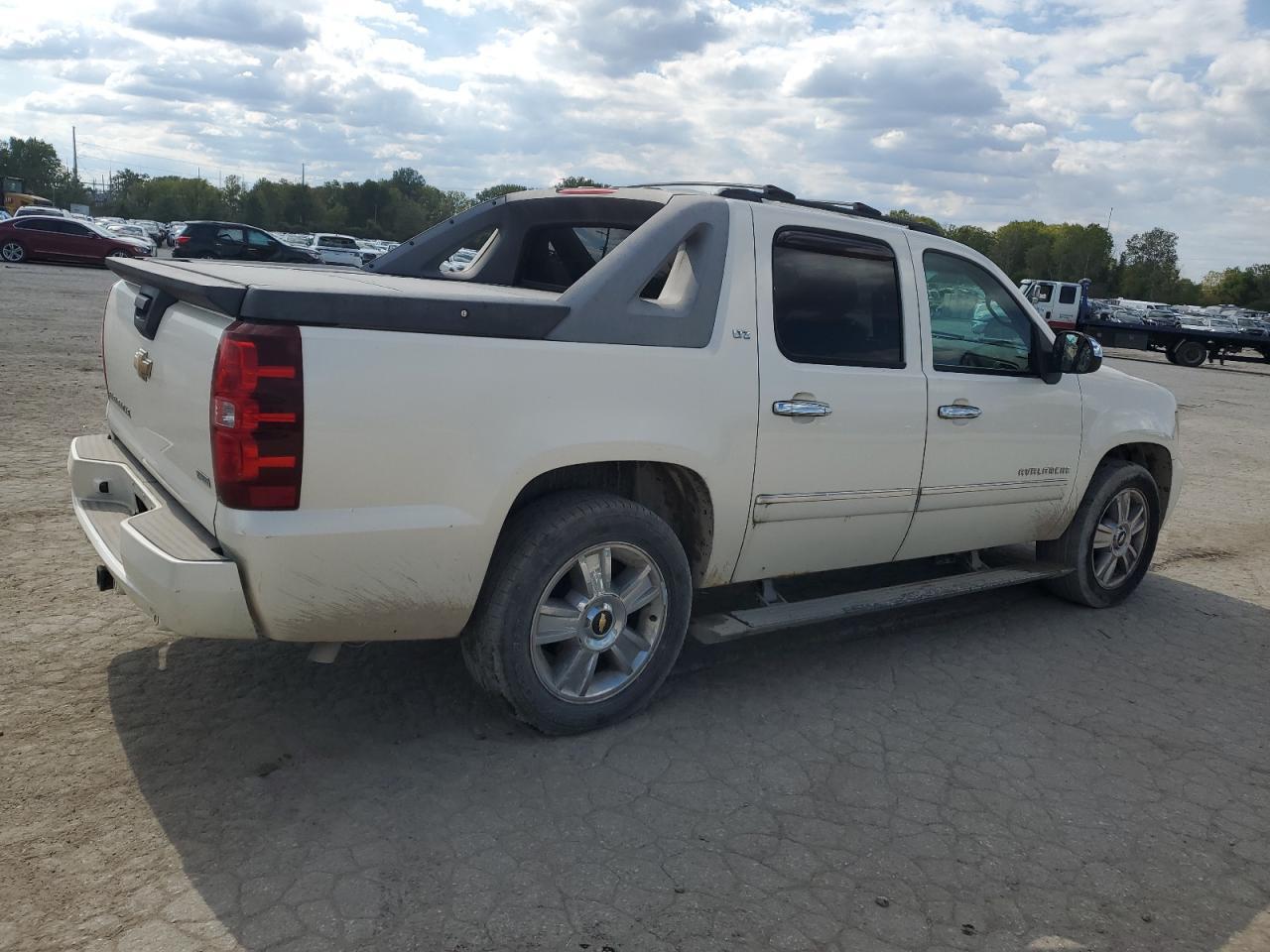2010 Chevrolet Avalanche Ltz - Image 3