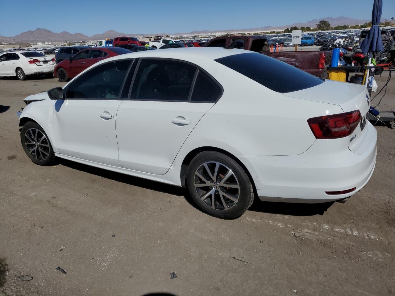 2016 Volkswagen Jetta Se - Image 2
