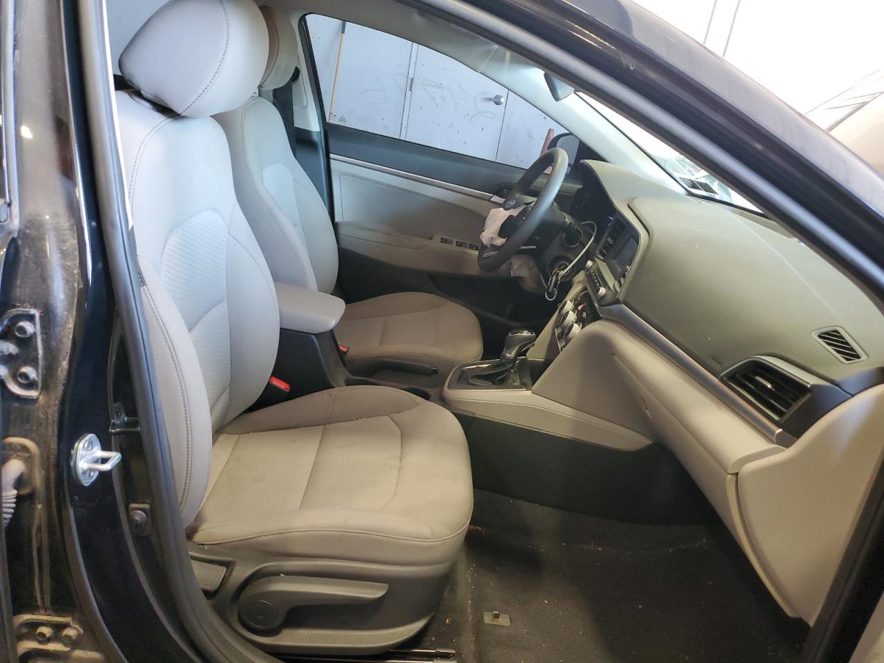 2019 Hyundai Elantra Se - Image 5