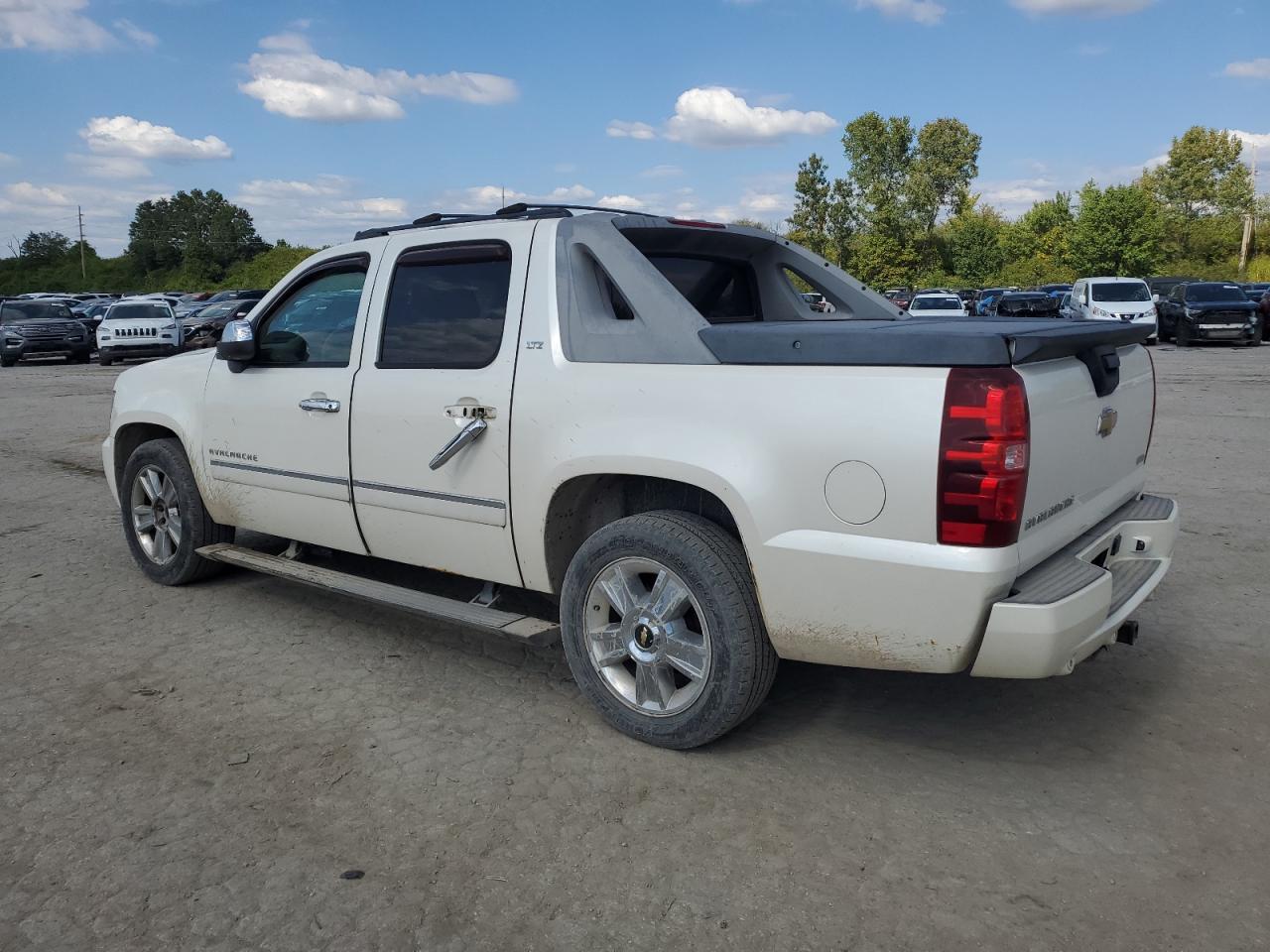 2010 Chevrolet Avalanche Ltz - Image 2