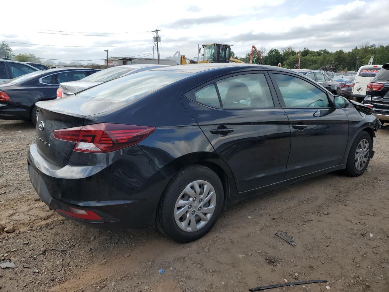 2020 Hyundai Elantra Se - Image 3
