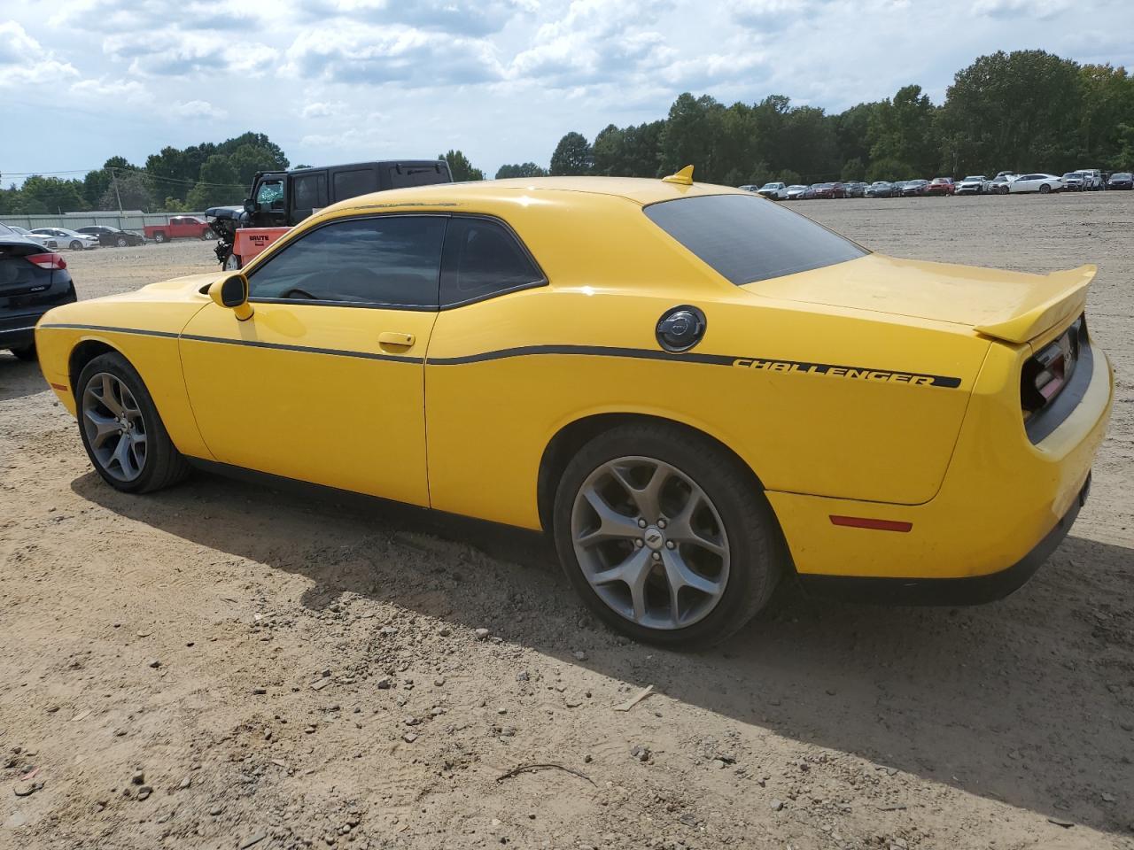 2017 Dodge Challenger Sxt - Image 2