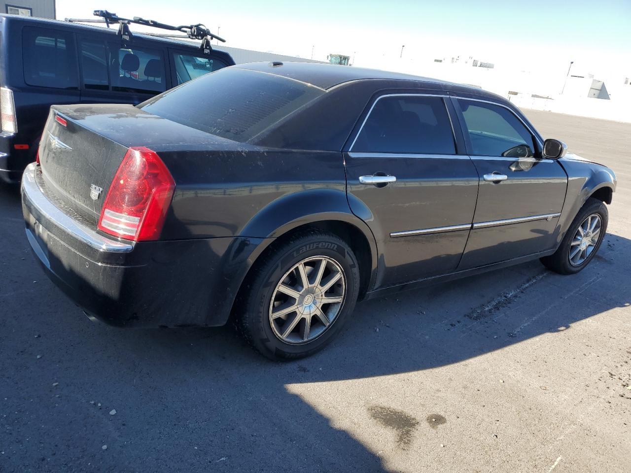 2010 Chrysler 300C - Image 3