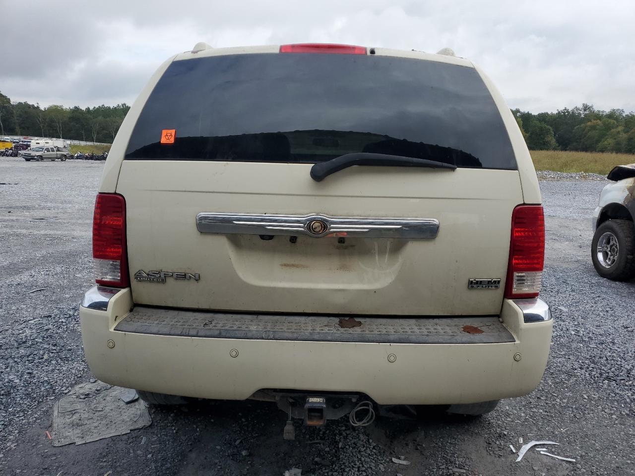 2008 Chrysler Aspen Limited - Image 6