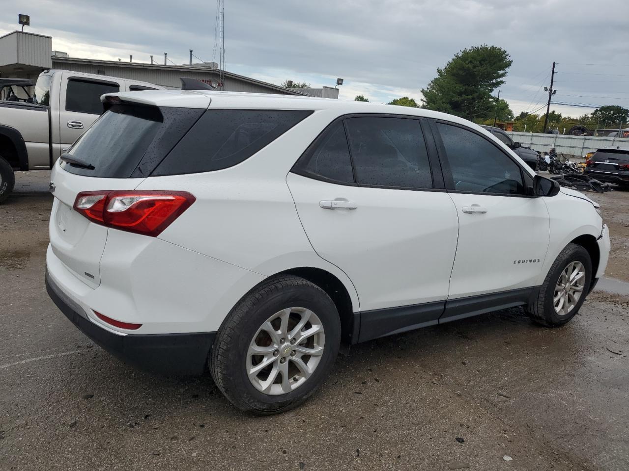 2018 Chevrolet Equinox Ls - Фото 3