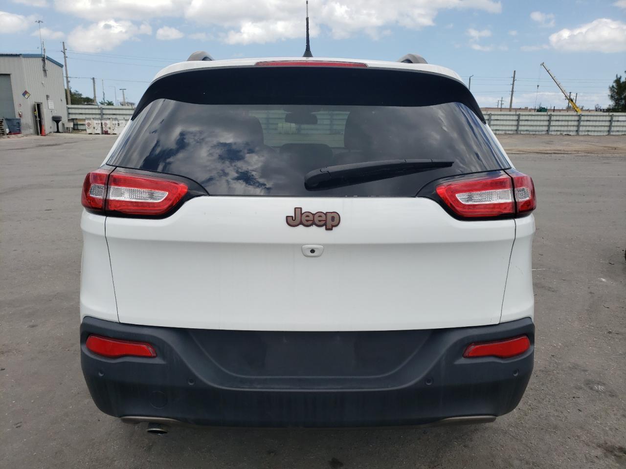 2017 Jeep Cherokee Latitude - Image 6
