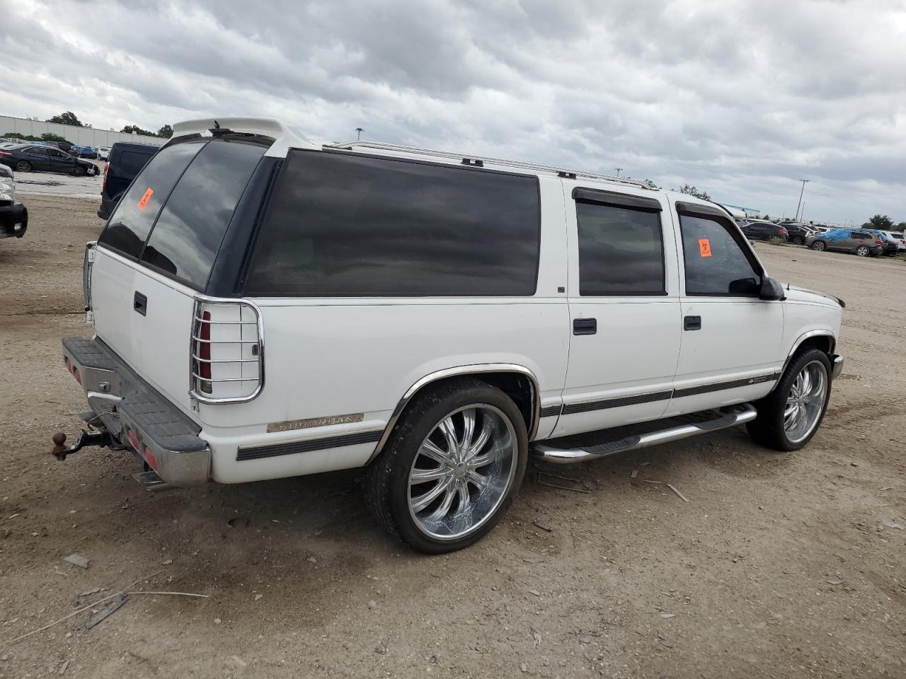 1996 Chevrolet Suburban C1500 - Фото 3