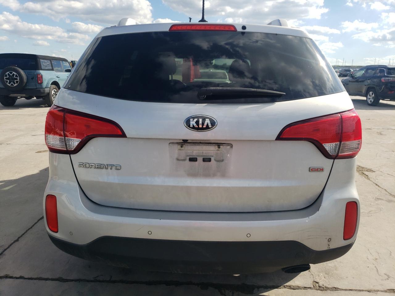 2014 Kia Sorento Lx - Image 6