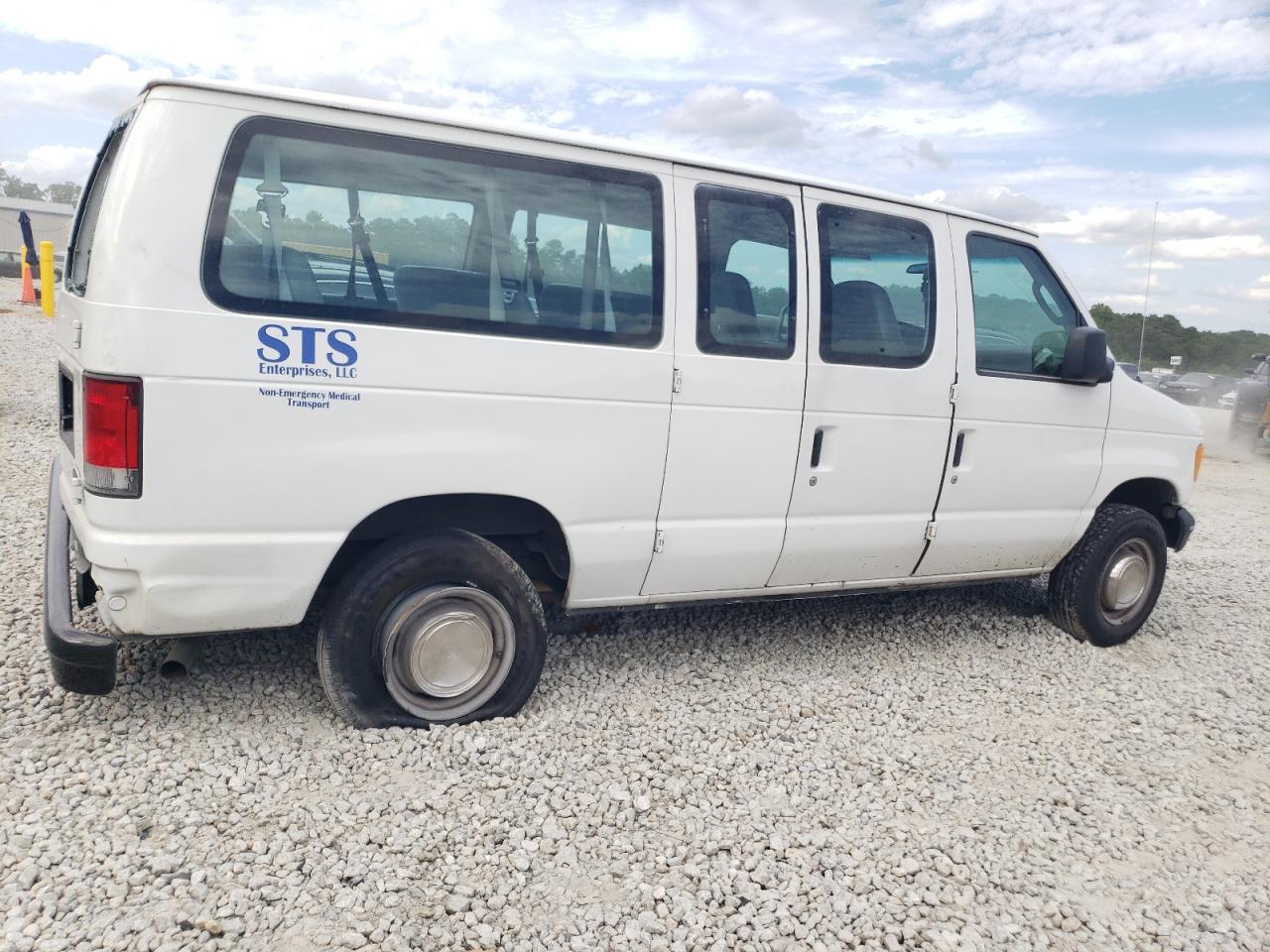 2003 Ford Econoline E350 Super Duty Wagon - Фото 3