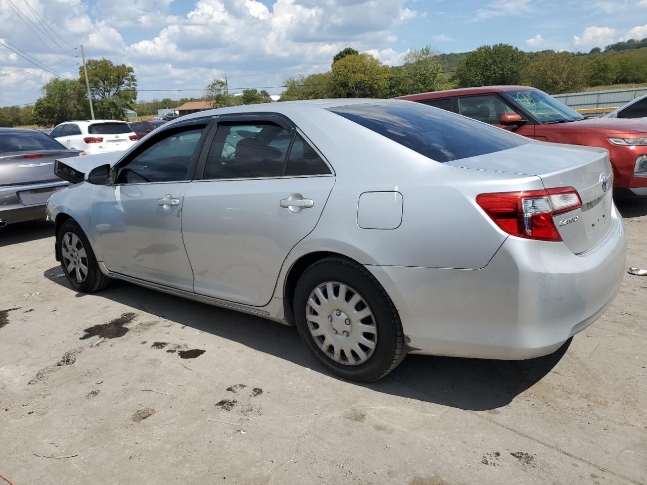 2014 Toyota Camry L - Фото 2