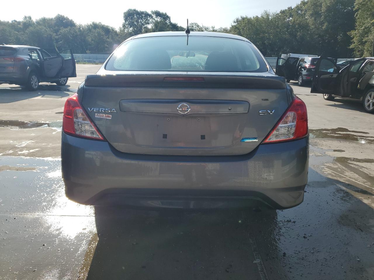 2016 Nissan Versa S - Фото 6